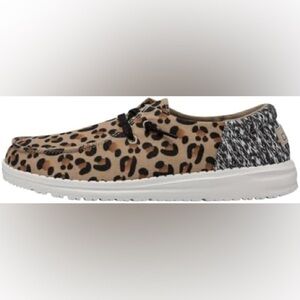 Hey Dude Wendy Funk Cheetah size 8, GUC, slip-on, casual, popular
